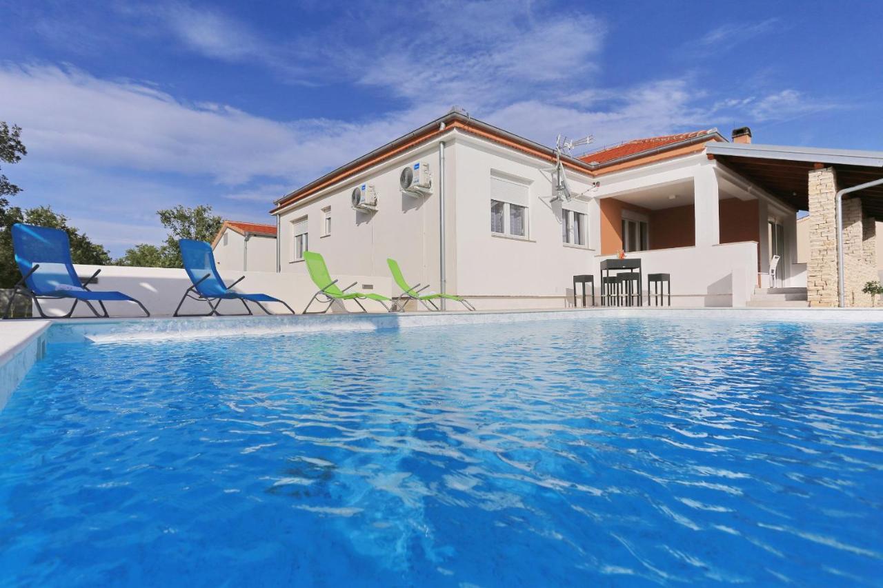 Holidayhouse Alirio With Heated Pool. 沃希 外观 照片