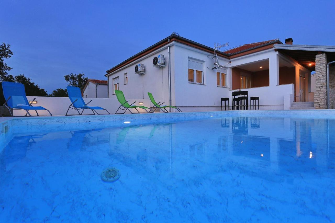 Holidayhouse Alirio With Heated Pool. 沃希 外观 照片