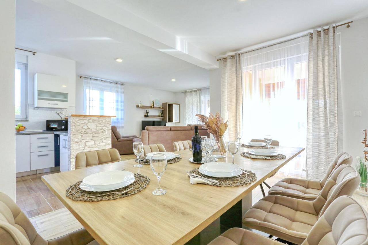 Holidayhouse Alirio With Heated Pool. 沃希 外观 照片