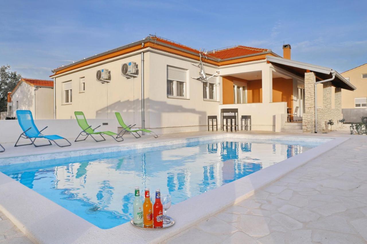 Holidayhouse Alirio With Heated Pool. 沃希 外观 照片