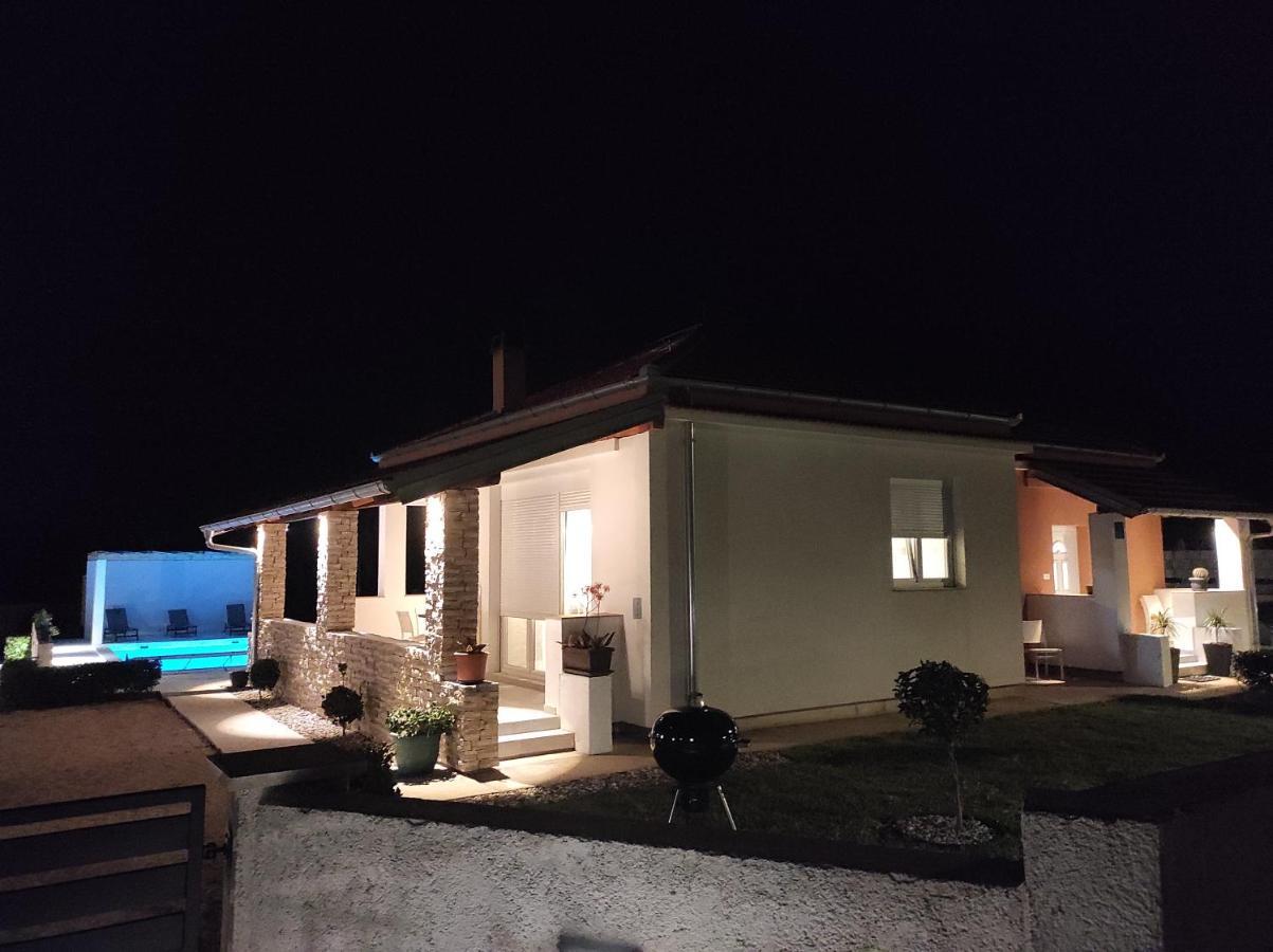 Holidayhouse Alirio With Heated Pool. 沃希 外观 照片